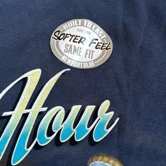 NWT Men’s Medium Newport Blue Happy Hour Tee Shirt - Picture 7 of 7